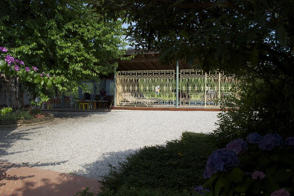 Agriturismo La Breda Guest House San Felice del Benaco Exterior photo